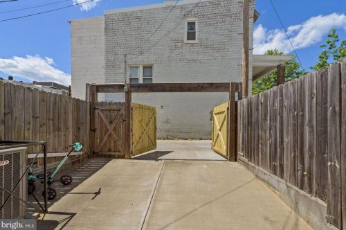 1936 4th St, Washington DC  20002-1251 exterior