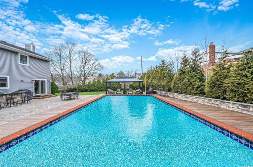 21 Byron Rd, Commack NY 11725-1328 exterior