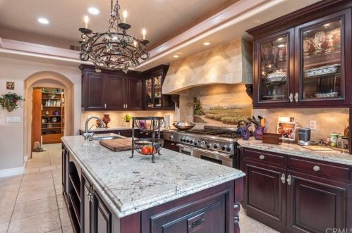 38325 De Portola Rd, Temecula CA 92592-8984 exterior