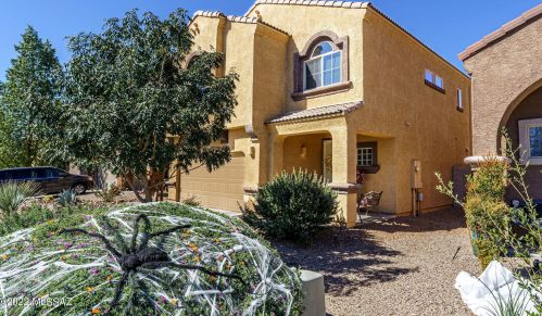 8777 Mugho Pine Trl, Tucson, AZ 85743-7150