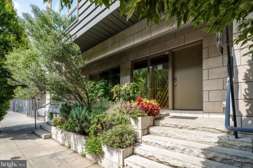 1433 Bainbridge St, Philadelphia PA 19146-2121 exterior