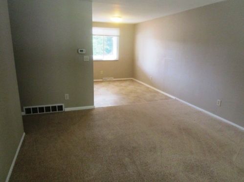 47 Pine Valley Dr, Pittsburgh, PA 15235-2219