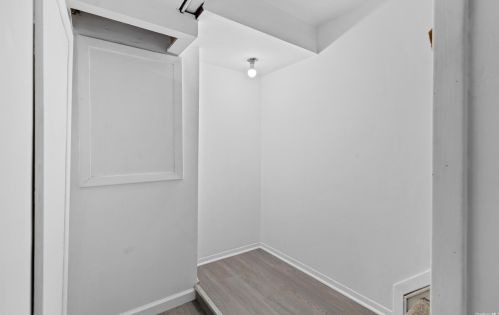 2 Furth Rd, Valley Stream NY 11581-2531 exterior