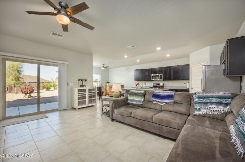 7484 Calle Colado, Tucson AZ  85757-6439 exterior