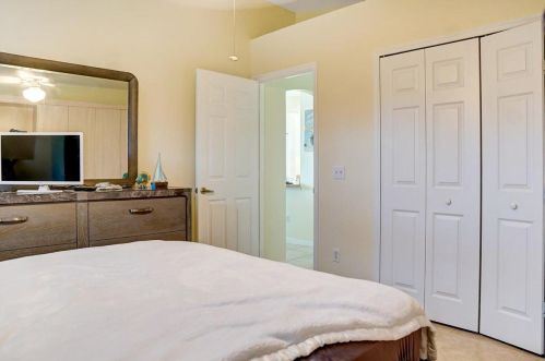 272 Surfside Ave, Fort Pierce FL  34983-1286 exterior