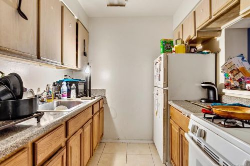 588 165th St, Bronx NY 10459-3273 exterior