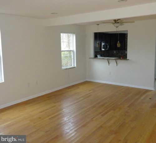4612 Hayes St, Washington, DC 20019-3611