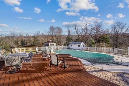 429 Clove Rd, Monroe NY 10950-4625 exterior