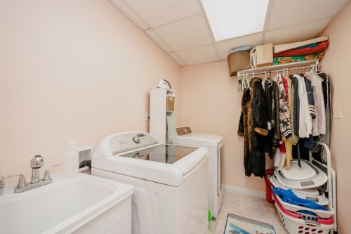 5630 Cullom Ave, Chicago IL 60634-1700 exterior