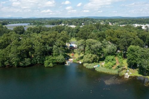 63 Glenmore St, Springfield MA 01129-1064 exterior