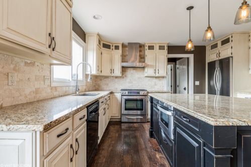 237 Burning Bush Trl, Bull Valley IL 60012-3652 exterior