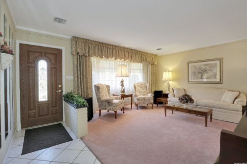 22 Gannet Dr, Commack, NY 11725-4904