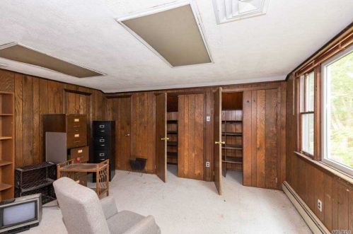 19 Tree Hollow Ln, Huntington Station NY  11746-6315 exterior