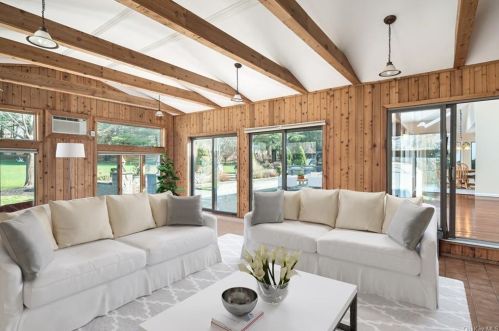 18 Day Rd, Armonk NY exterior