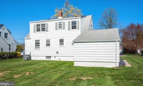 140 Acres Dr, Trenton NJ 08690-3914 exterior