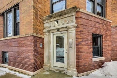1944 Newport Ave, Chicago, IL 60657-1026