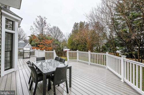 1339 Mayflower Dr, Mc Lean VA 22101-5612 exterior