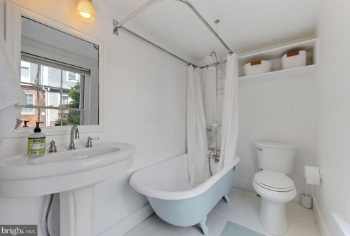 320 Iseminger St, Philadelphia PA  19107-5904 exterior