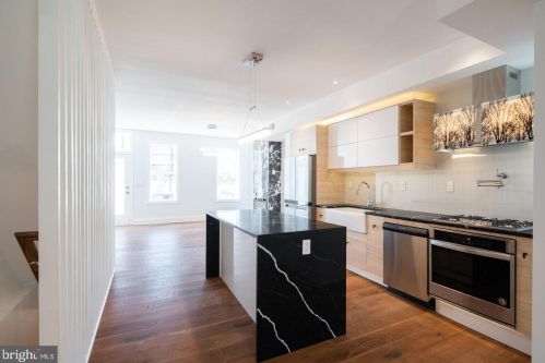 2833 Jackson St, Philadelphia PA  19145-2426 exterior