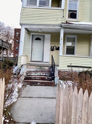 49 Palmer Ave, Springfield, MA 01108-1009