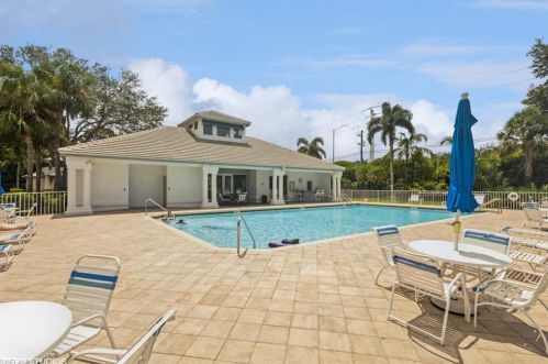 9621 Deepwater Ct, Naples FL 34109-0786 exterior