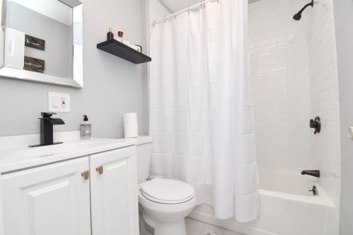 187 Westminster St, Springfield MA  01109-3924 exterior