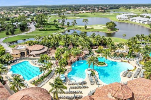 9081 Shenendoah Cir, Naples FL 34113-1665 exterior