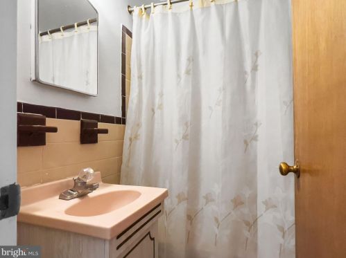 336 Ainslie Rd, Huntingdon Valley PA 19006-8701 exterior