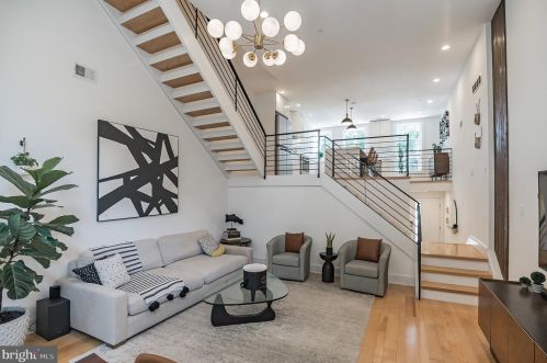 1018 Leithgow St, Philadelphia PA  19123-1421 exterior