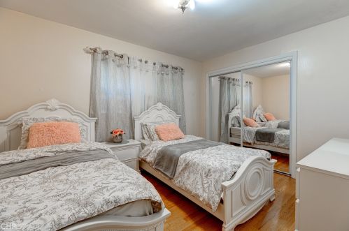 4917 Kedvale Ave, Chicago IL 60629-5013 exterior