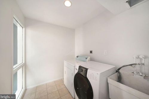 10618 Great Arbor Dr, Rockville MD 20854-4220 exterior