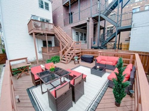 2743 Greenview Ave, Chicago IL 60657-4007 exterior