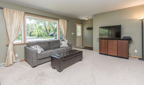 827 Theresa Ln, Milwaukee, WI 53209-4579