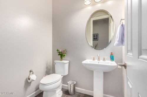 4820 Mingus Dr, Chandler AZ 85249-2052 exterior