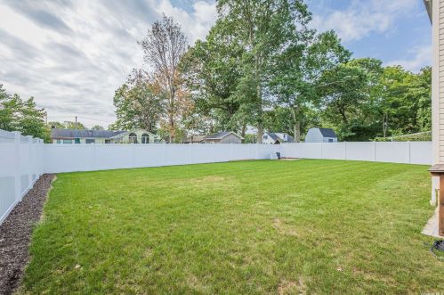 20 Grand Hvn Dr, Commack NY 11725-3126 exterior