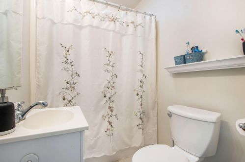 2521 Glendale Blvd, Kalamazoo MI 49004-1728 exterior