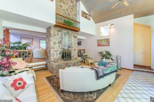 10 Lawrence Rd, Dover NJ 07869-3106 exterior