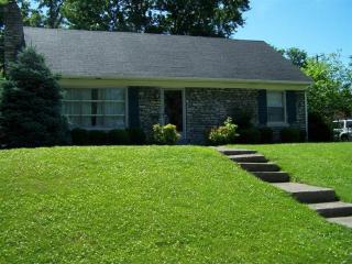 1746 Beacon Hill Rd, Lexington, KY 40504-2213