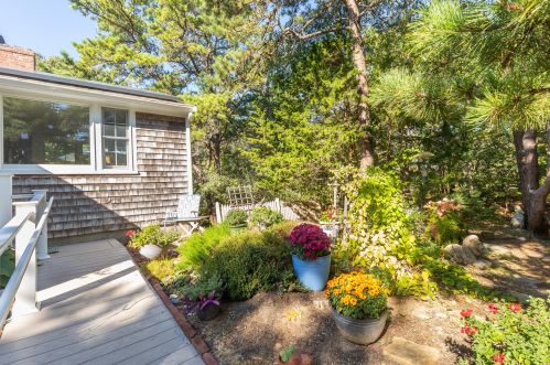 15 Mary Rd, Eastham MA 02642-2927 exterior