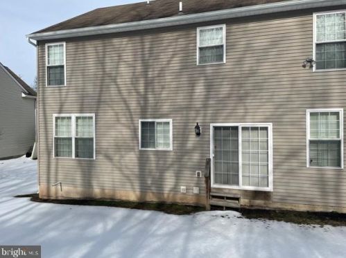 1011 Fallbrook Ln, Pottstown PA 19464-1744 exterior