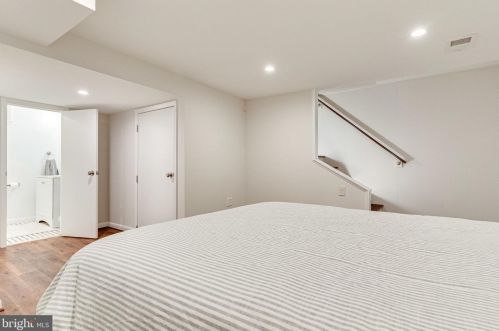 6002 Kings Hwy, Alexandria VA 22303-2219 exterior