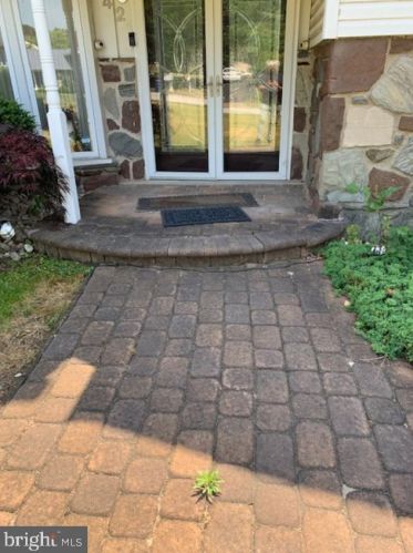 42 Chapel Hill Rd, Huntingdon Valley, PA 19006-7914