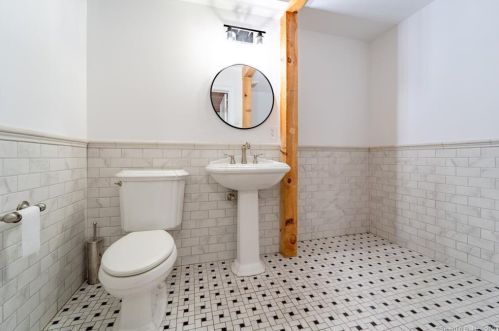 39 Hillside Ln, Upper Stepney CT  06468-3307 exterior