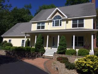 15 Birchview Dr, Ellington, CT 06029-2243