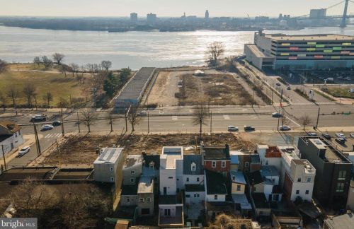 241 Allen St, Philadelphia PA  19125-4103 exterior