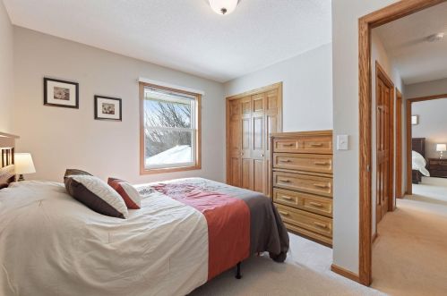 799 Ashley Dr, Chaska MN 55318-1540 exterior