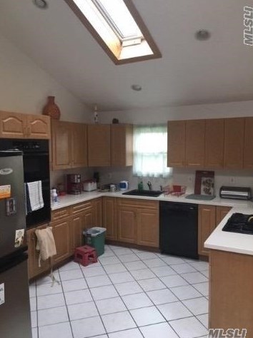 37 Lydia St, Valley Stream, NY 11580-2714