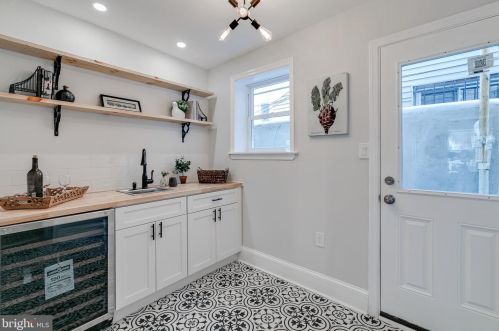 1619 6th St, Philadelphia PA  19122-2910 exterior