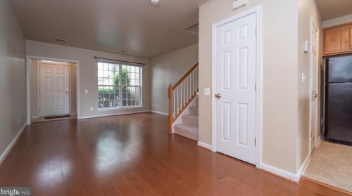 212 Fallsgrove Blvd, Rockville, MD 20850-4711