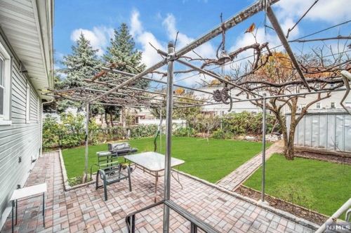 190 Maple St, Fairview NJ 07022-1512 exterior